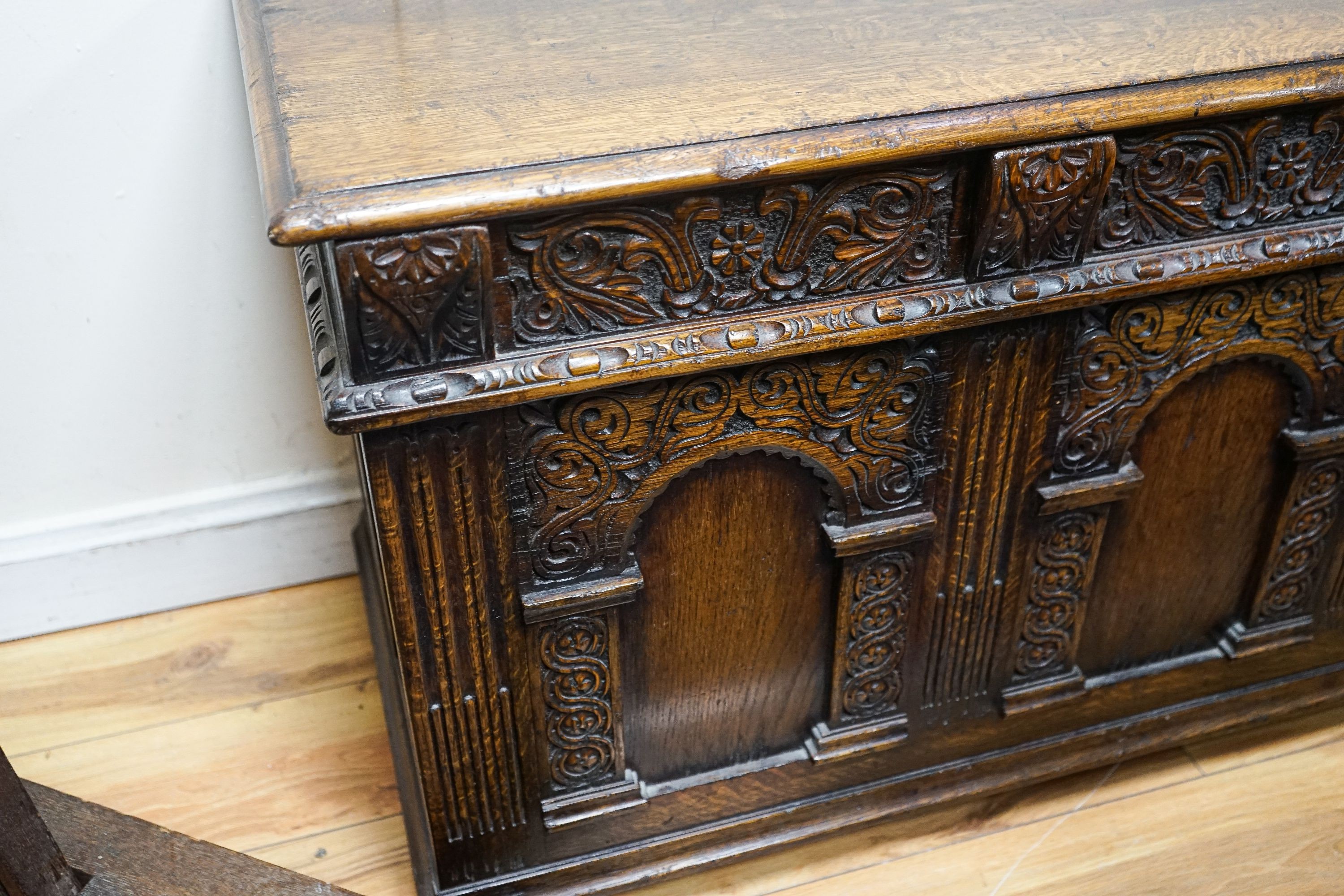 A Titchmarsh and Godwin reproduction oak coffer, length 116cm, depth 48cm, height 61cm